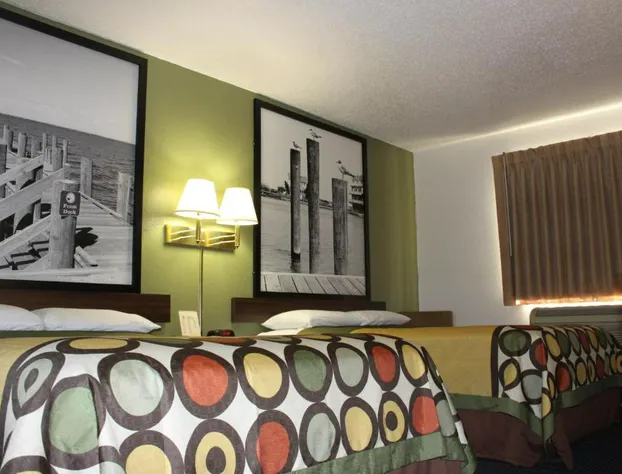 Super 8 by Wyndham Newport News/Jefferson Ave. hotel detail image 2