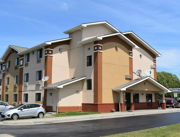 Super 8 by Wyndham Newport News/Jefferson Ave. hotel detail image 1
