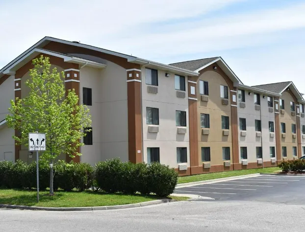 Super 8 by Wyndham Newport News/Jefferson Ave. hotel detail image 3