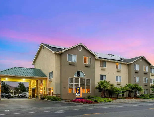 Comfort Inn & Suites Redwood Country hotel detail image 1