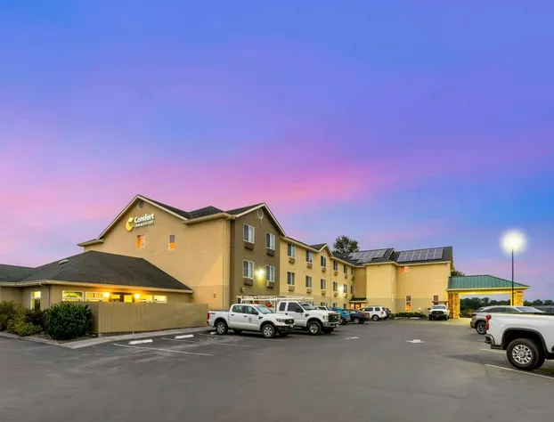 Comfort Inn & Suites Redwood Country hotel detail image 2