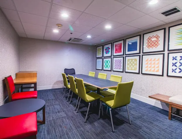 Holiday Inn Express & Suites Lincoln East - White Mountains by IHG hotel detail image 3