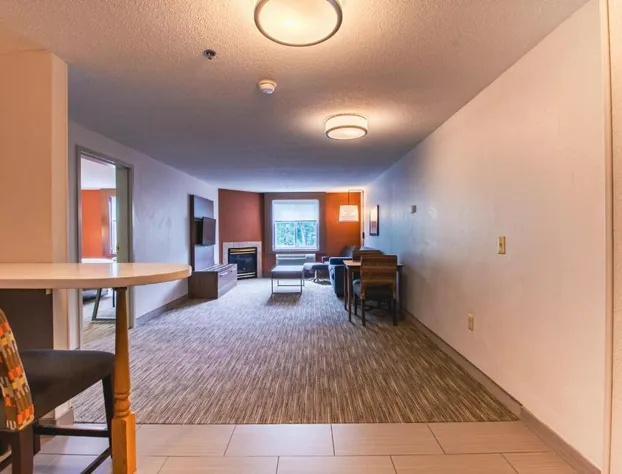 Holiday Inn Express & Suites Lincoln East - White Mountains by IHG hotel detail image 4