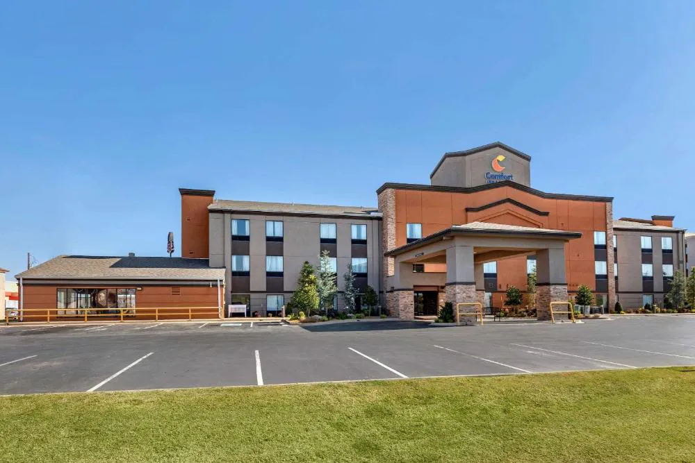 Comfort Inn & Suites Pauls Valley - City Lake hotel hero