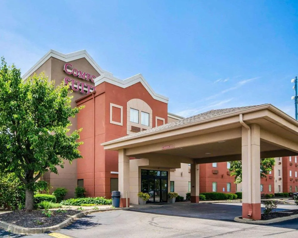 Comfort Suites Louisville East hotel hero