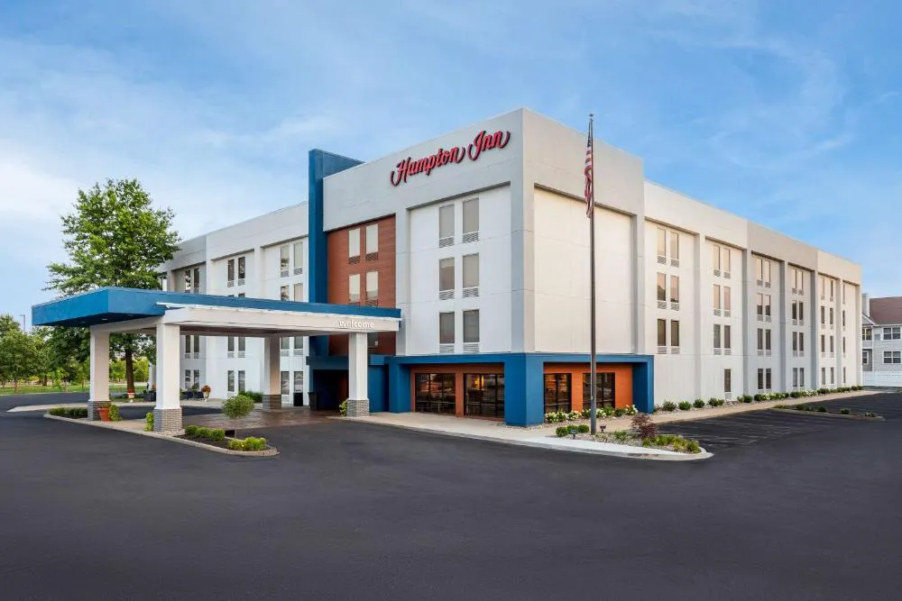 Hampton Inn Louisville-Airport hotel hero