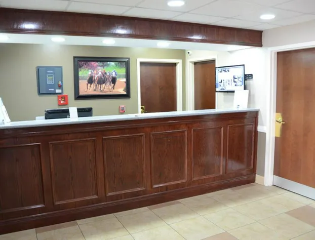 Super 8 by Wyndham Louisville/Expo Center hotel detail image 3