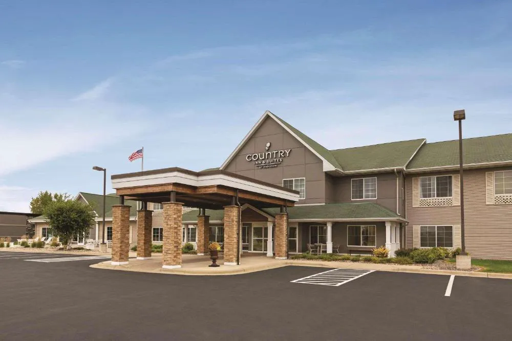 Country Inn & Suites by Radisson, Willmar, MN hotel hero