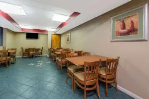 Quality Inn & Suites Louisville East hotel hero