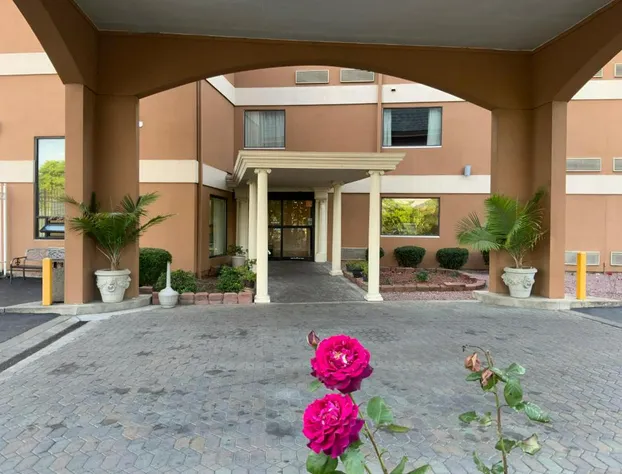 Quality Inn & Suites University/Airport hotel detail image 1