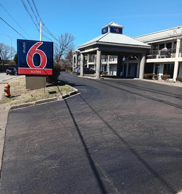 Studio 6 Suites Louisville, KY – Airport/Expo Center hotel hero