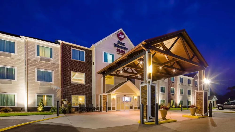 Best Western Plus Menomonie Inn & Suites hotel hero