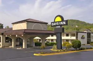 Days Inn by Wyndham Oak Ridge Knoxville hotel hero