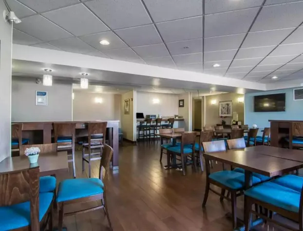 Comfort Inn And Suites South hotel detail image 4