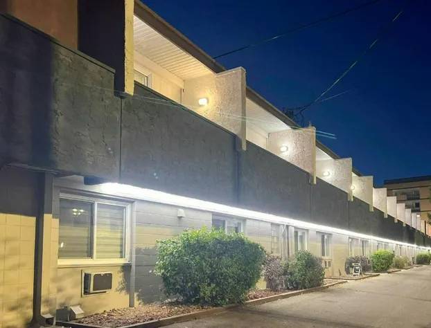 Econo Lodge Motel Village hotel detail image 4