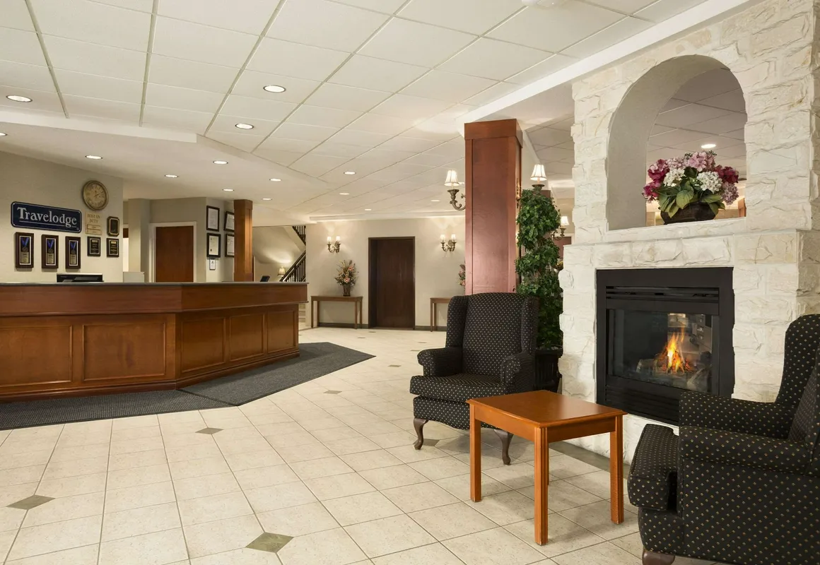 Travelodge by Wyndham Strathmore hotel hero