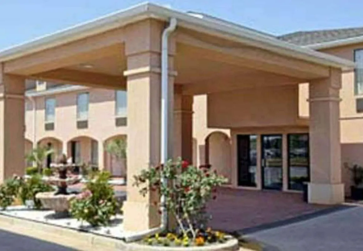 Gray Inn and Suites hotel hero