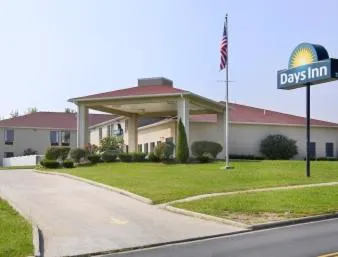 Days Inn by Wyndham Hillsboro hotel detail image 3