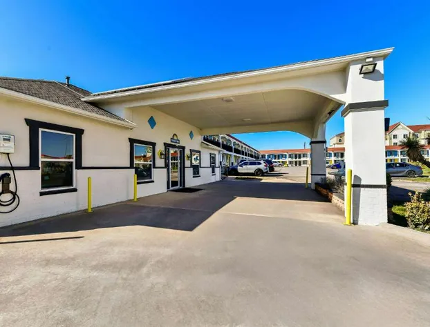 Days Inn by Wyndham Gainesville hotel detail image 2