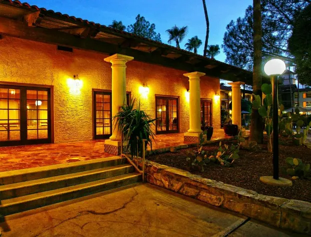 DoubleTree Suites by Hilton Tucson Airport hotel detail image 4