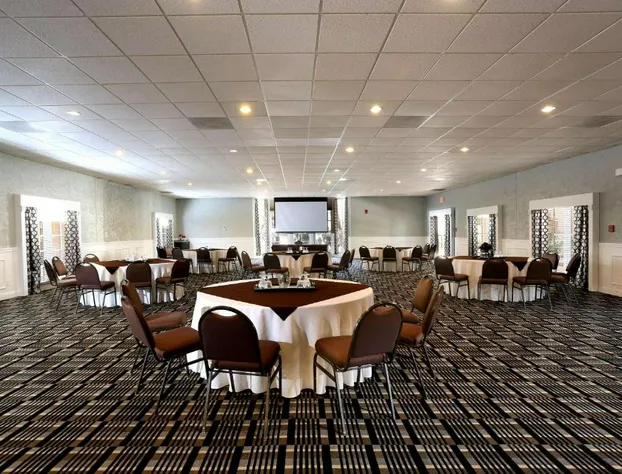 DoubleTree Suites by Hilton Tucson Airport hotel detail image 4