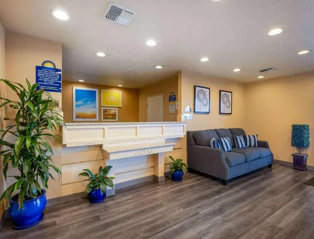 Days Inn by Wyndham Lathrop hotel detail image 3