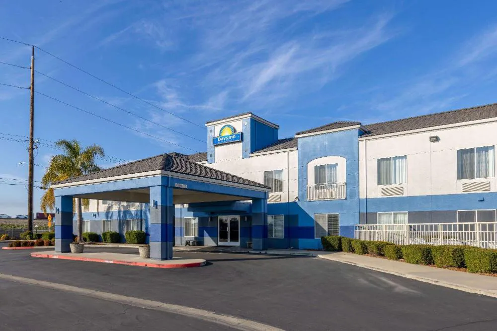 Days Inn by Wyndham Lathrop hotel hero