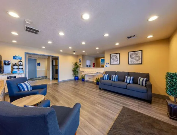 Days Inn by Wyndham Lathrop hotel detail image 3