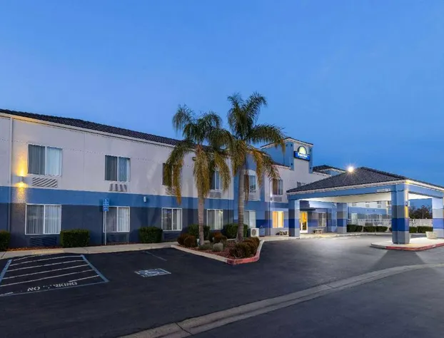 Days Inn by Wyndham Lathrop hotel detail image 1