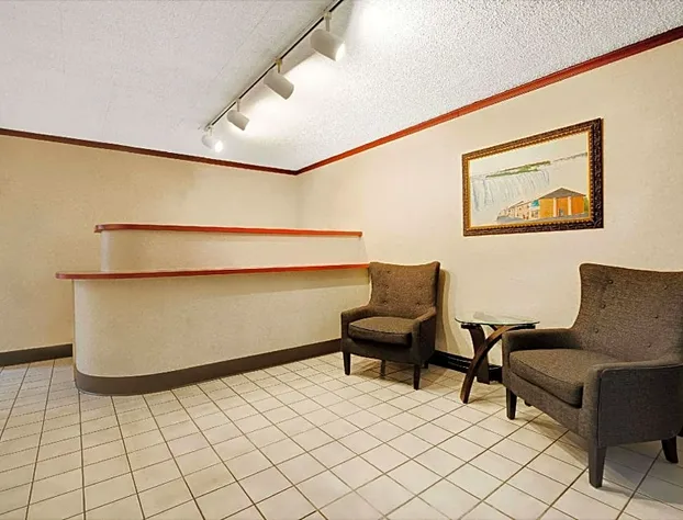 Super 8 by Wyndham Kenmore/Buffalo/Niagara Falls Area hotel detail image 3