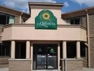 La Quinta Inn by Wyndham Buffalo Airport hotel detail image 4