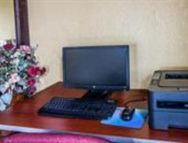 Econo Lodge hotel detail image 2