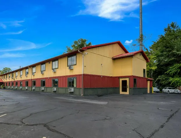 Rodeway Inn Benton hotel detail image 1