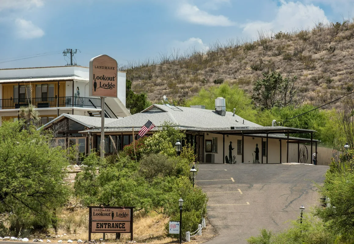 Landmark Lookout Lodge hotel hero