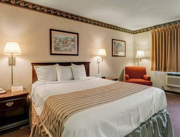 Econo Lodge Inn & Suites El Paso West hotel detail image 1