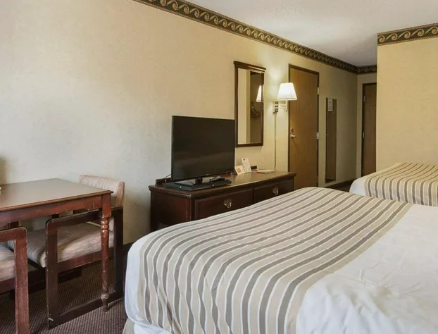 Econo Lodge Inn & Suites El Paso West hotel detail image 4