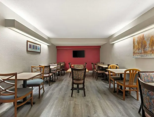 Econo Lodge Richmond VA hotel detail image 4