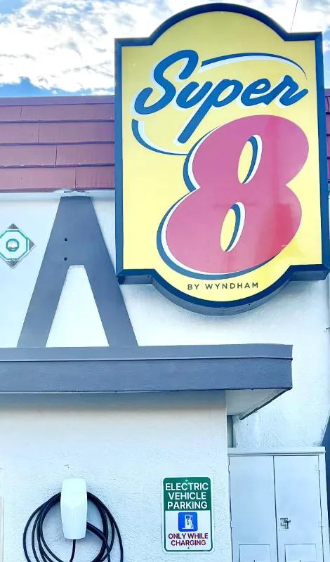 Super 8 by Wyndham Albuquerque Downtown hotel hero