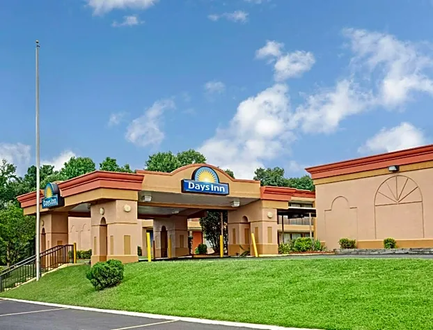 Days Inn by Wyndham Durham/Near Duke University hotel detail image 1