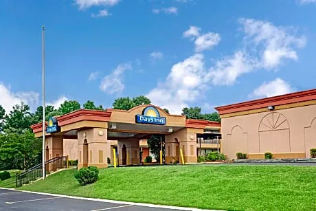 Days Inn by Wyndham Durham/Near Duke University hotel detail image 2