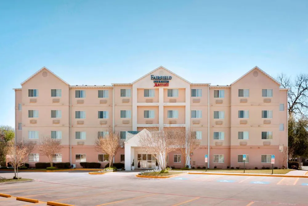 Fairfield Inn & Suites Fort Worth University Drive hotel hero