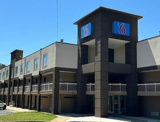 Motel 6 Raleigh, NC - North hotel detail image 3