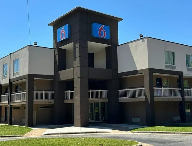 Motel 6 Raleigh, NC - North hotel detail image 1