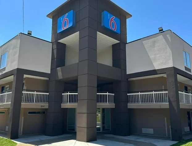 Motel 6 Raleigh, NC - North hotel detail image 2