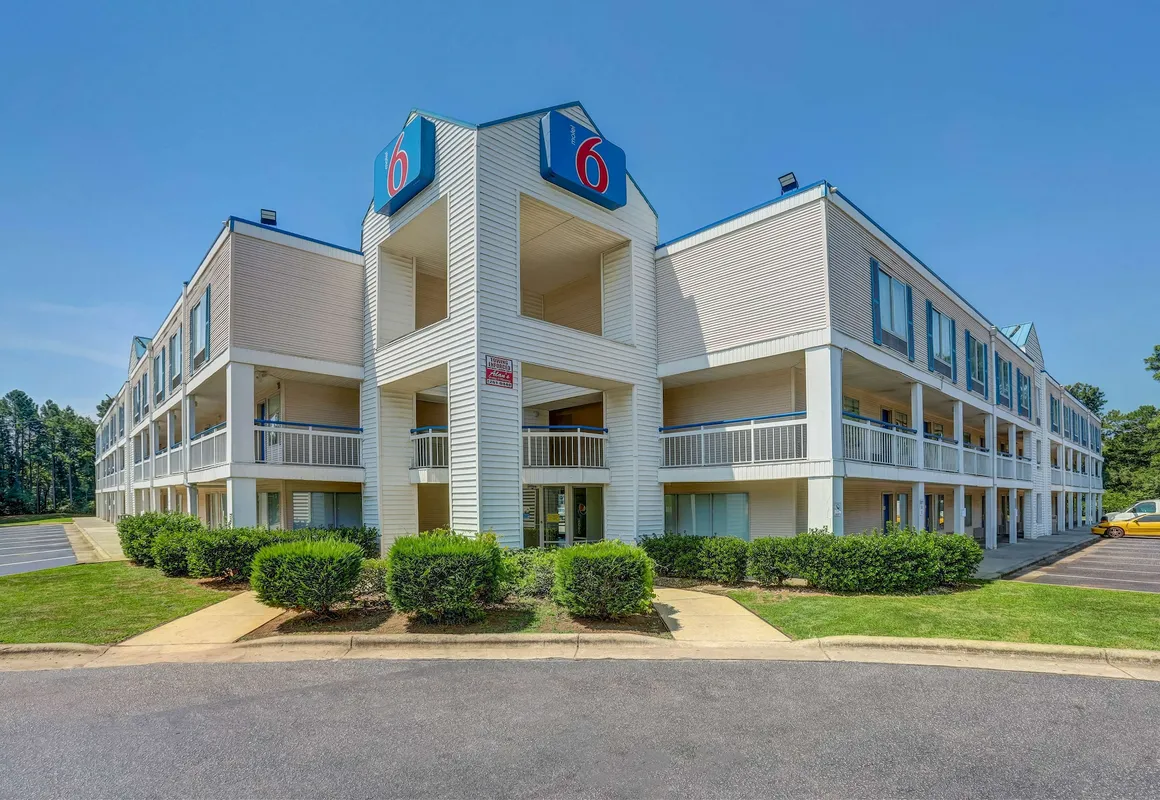 Motel 6 Raleigh, NC - North hotel hero