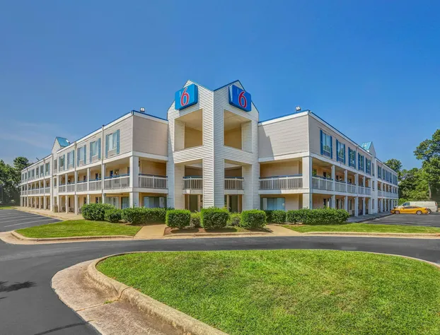 Motel 6 Raleigh, NC - North hotel detail image 1