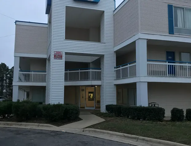 Motel 6 Raleigh, NC - North hotel detail image 3