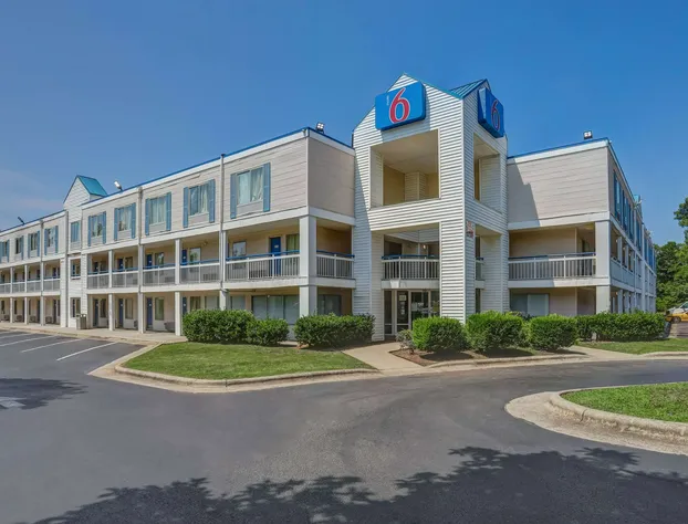 Motel 6 Raleigh, NC - North hotel detail image 4