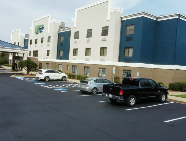 Holiday Inn Express & Suites Greenville Airport by IHG hotel detail image 3