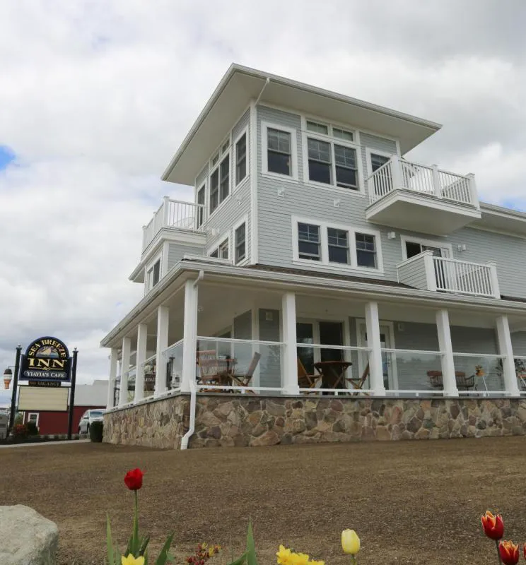 The Sea Breeze Inn hotel hero